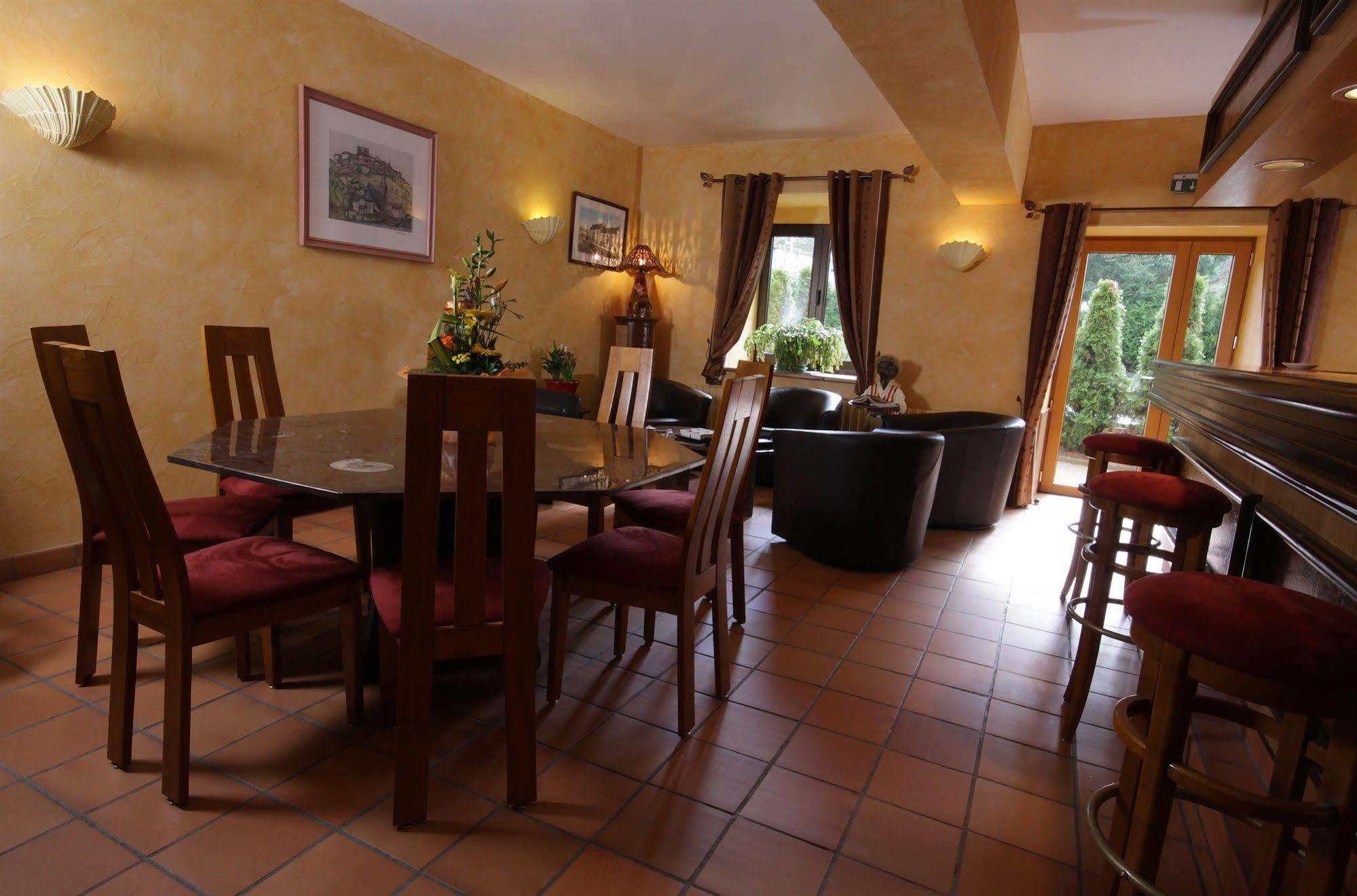 Auberge De La Providence Saint-Flour  Bagian luar foto